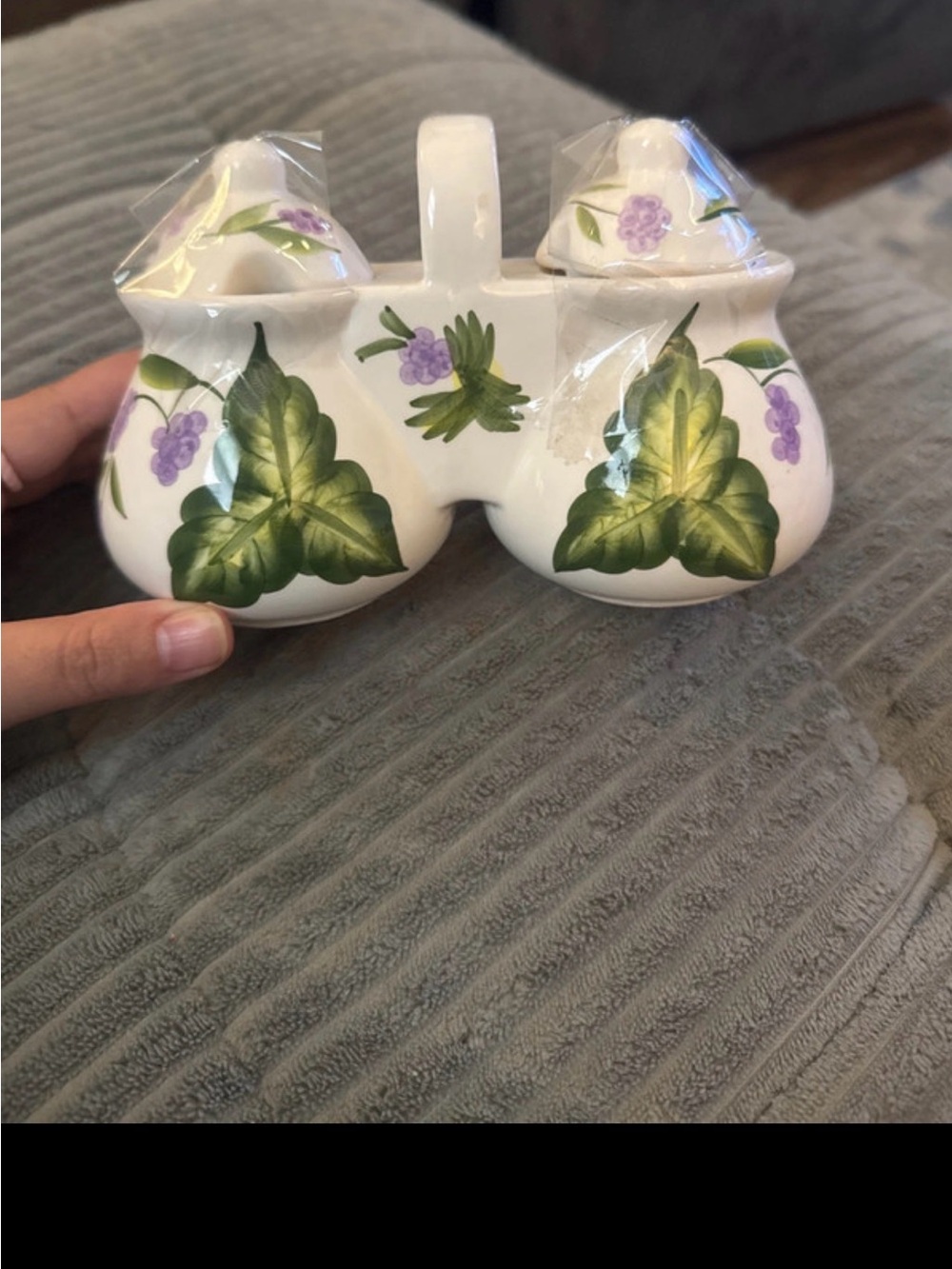 Hand-Painted Grape Vine Ceramic cream & sugar set- White and Green